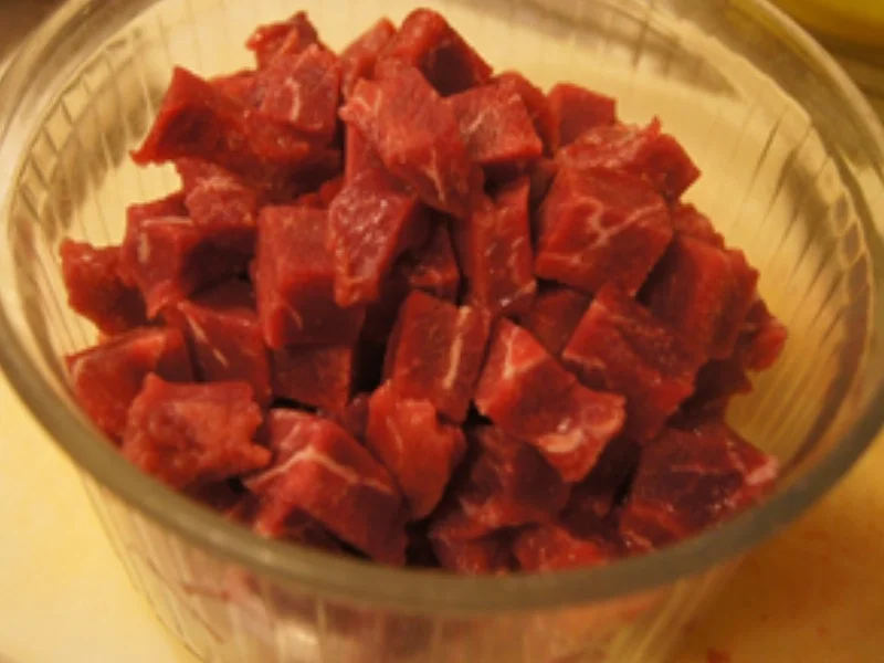 Gulasch mit Champignons, Zwiebeln und Bundmöhren - Rezept - Bild Nr. 16891