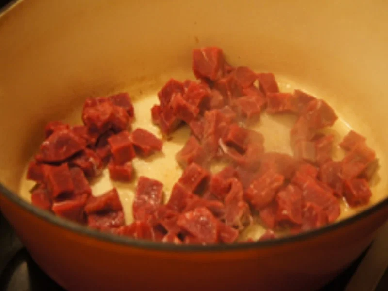 Gulasch mit Champignons, Zwiebeln und Bundmöhren - Rezept - Bild Nr. 16898