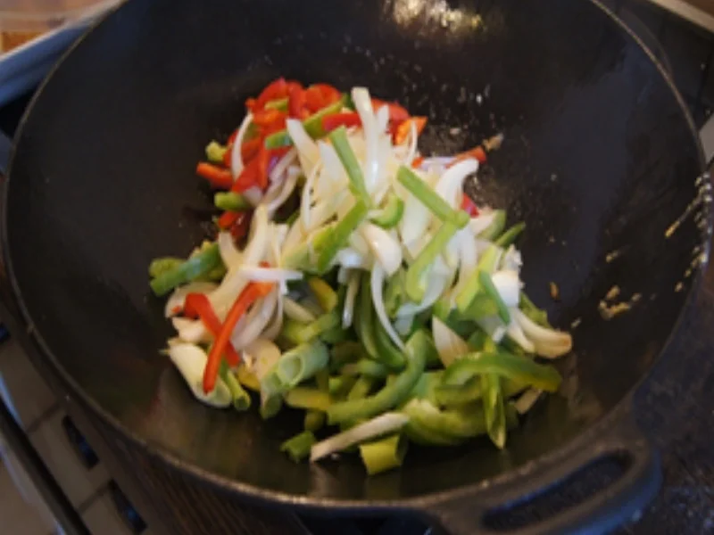 Knusper-Fischfilet auf Gemüsestreifen süß-sauer mit Basmatireis - Rezept - Bild Nr. 16898