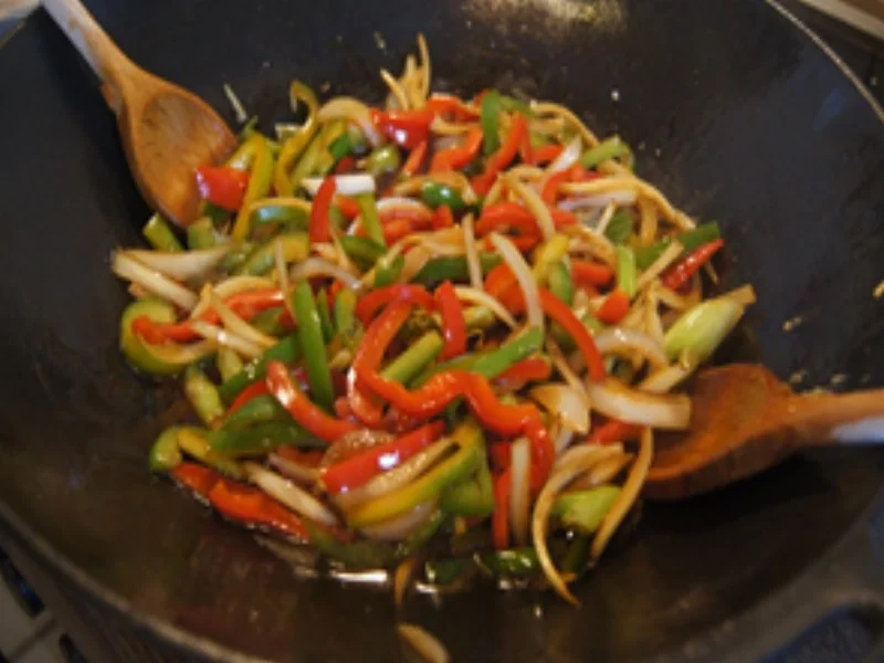 Knusper-Fischfilet auf Gemüsestreifen süß-sauer mit Basmatireis - Rezept - Bild Nr. 16900