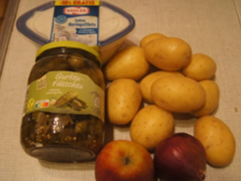 Sahne-Matjeshappen nach Hausfrauen Art mit Rote-Bete-Salat und Pellkartoffeln - Rezept - Bild Nr. 16889