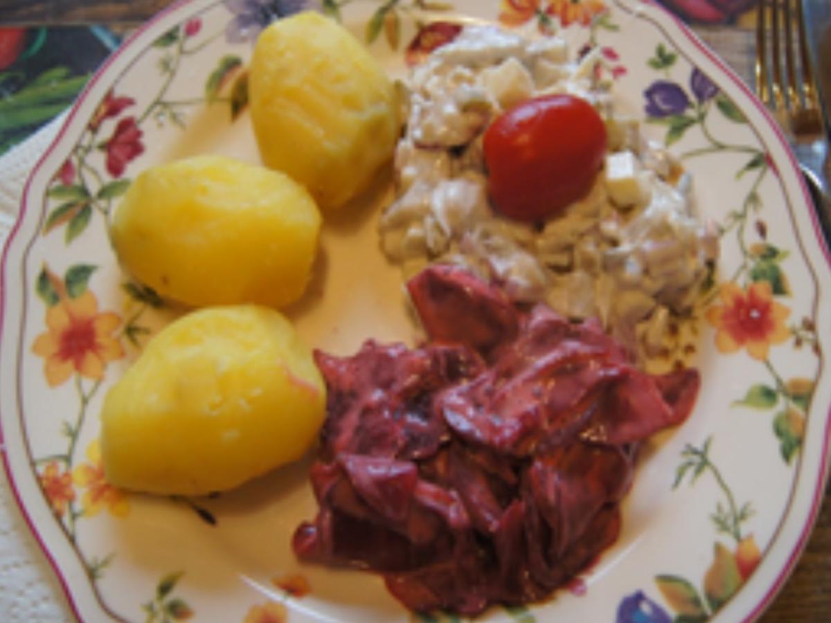 Sahne-Matjeshappen nach Hausfrauen Art mit Rote-Bete-Salat und Pellkartoffeln - Rezept - Bild Nr. 16900