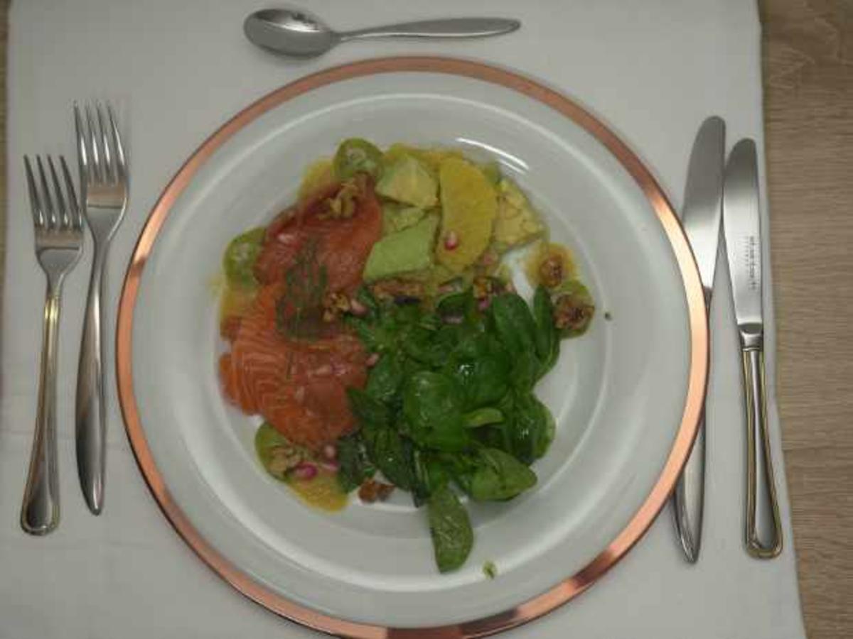 Orangen-Salat mit selbst gebackenen Brötchen - Rezept - kochbar.de