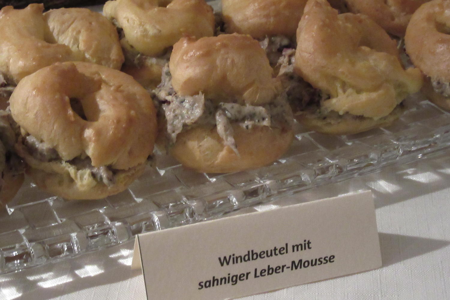 Pikantes Backen: Windbeutel mit Leber-Mousse - Rezept - kochbar.de