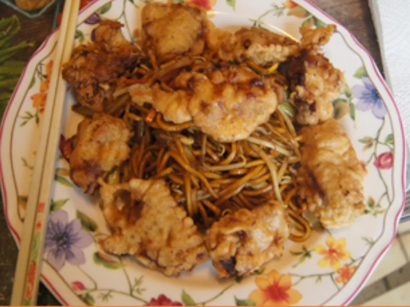 Frittiertes Schweinefilet auf Mie-Nudeln mit Sojabohnensprossen - Rezept - Bild Nr. 16888