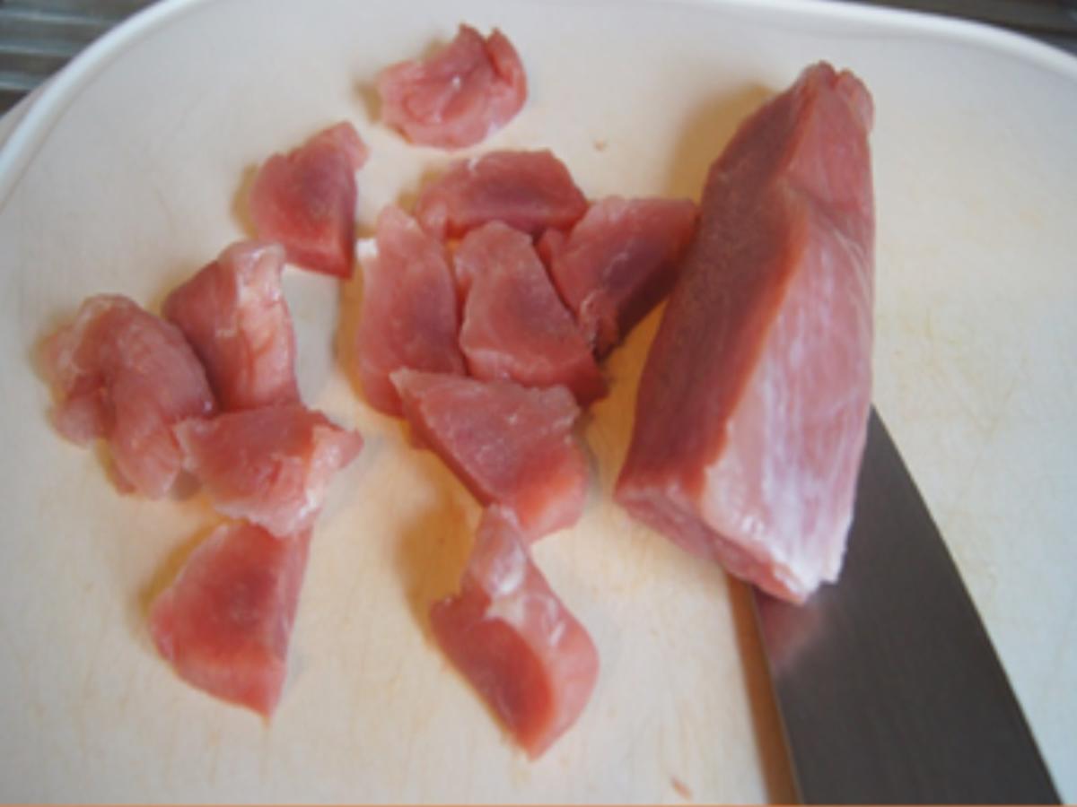 Frittiertes Schweinefilet auf Mie-Nudeln mit Sojabohnensprossen - Rezept - Bild Nr. 16890