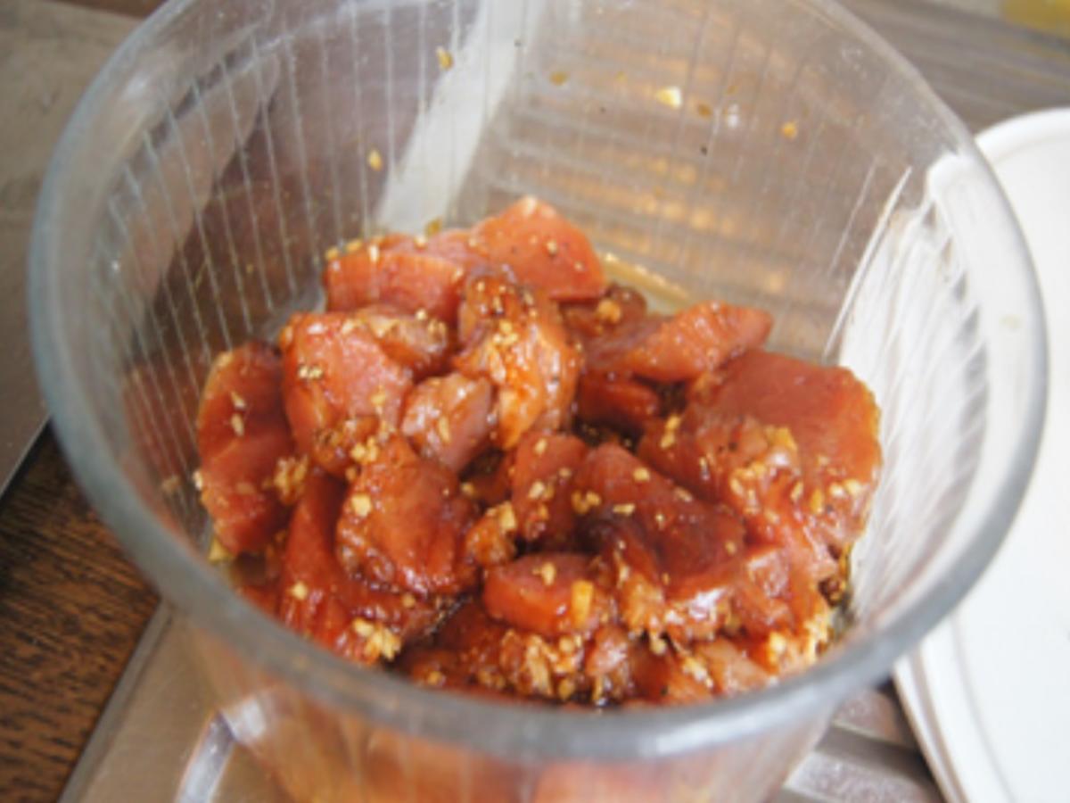 Frittiertes Schweinefilet auf Mie-Nudeln mit Sojabohnensprossen - Rezept - Bild Nr. 16892
