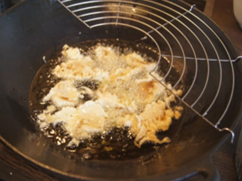 Frittiertes Schweinefilet auf Mie-Nudeln mit Sojabohnensprossen - Rezept - Bild Nr. 16893