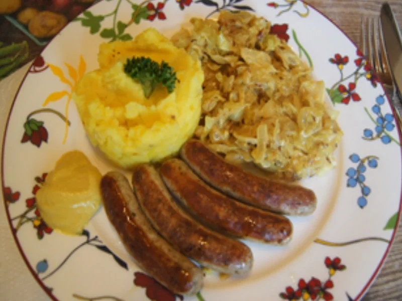 Nürnberger Rostbratwürstchen mit Rahm-Spitzkohl und Kartoffelstampf - Rezept - Bild Nr. 2