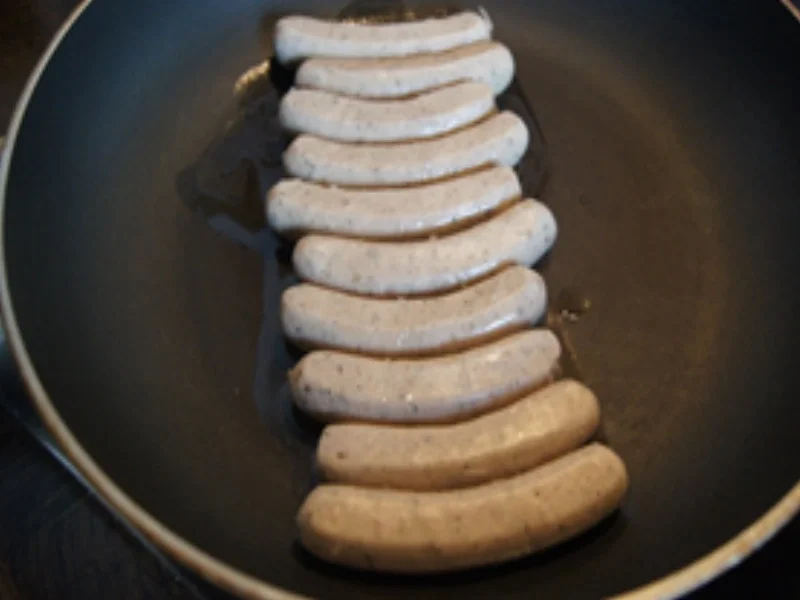 Nürnberger Rostbratwürstchen mit Rahm-Spitzkohl und Kartoffelstampf - Rezept - Bild Nr. 4