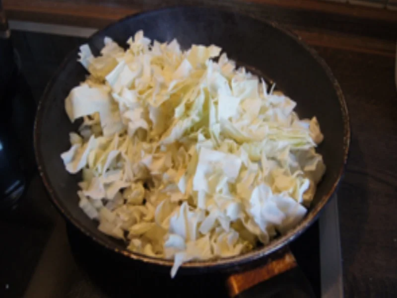 Nürnberger Rostbratwürstchen mit Rahm-Spitzkohl und Kartoffelstampf - Rezept - Bild Nr. 8