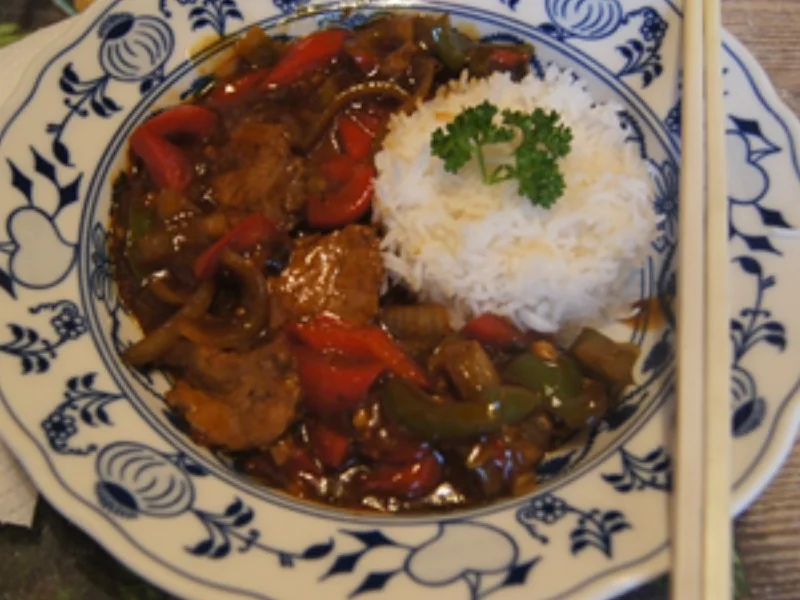 Schweinefilet mit Zwiebel-Paprika-Gemüse und Basmatireis - Rezept - Bild Nr. 16889