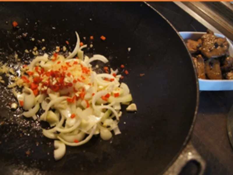 Schweinefilet mit Zwiebel-Paprika-Gemüse und Basmatireis - Rezept - Bild Nr. 16895