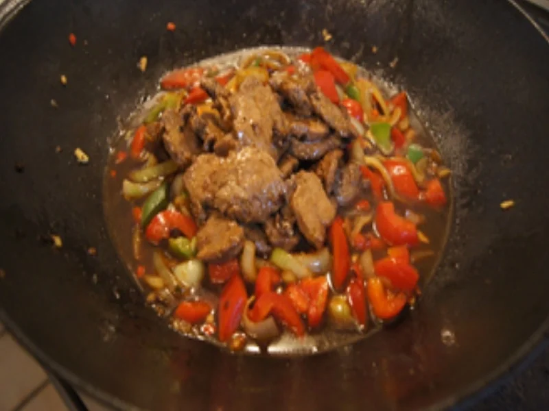 Schweinefilet mit Zwiebel-Paprika-Gemüse und Basmatireis - Rezept - Bild Nr. 16898