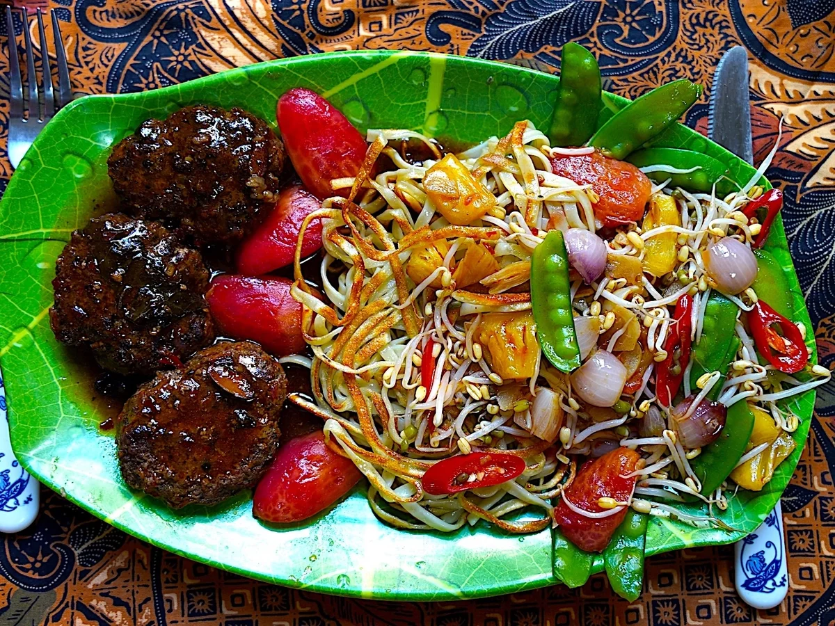 Hackfleischbratlinge mit Nudeln und Cap Cay - Rezept - Bild Nr. 16889