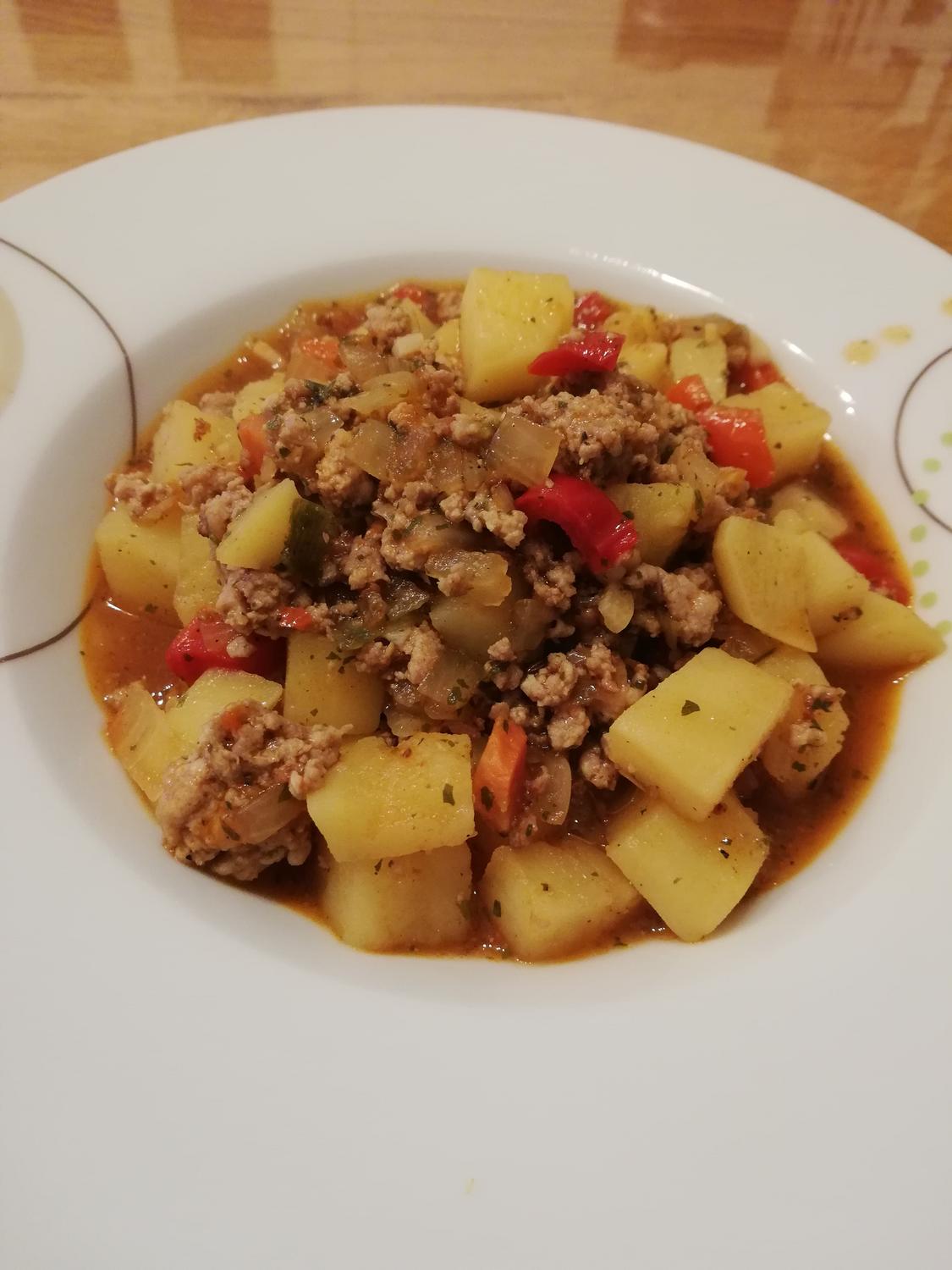 Bauerntopf Hackfleisch mit Kartoffeln und Paprika - Rezept mit Bild ...