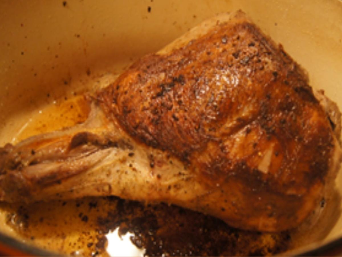 Rehkeule mit Rotweinsauce, Rotkohl und Kartoffelknödeln - einfach - von ...