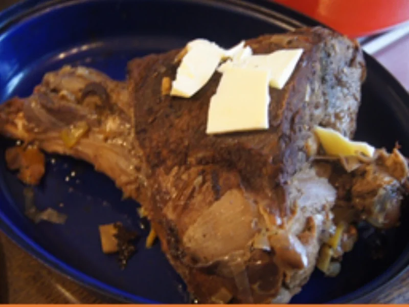 Rehkeule mit Rotweinsauce, Rotkohl und Kartoffelknödeln - Rezept - Bild Nr. 10