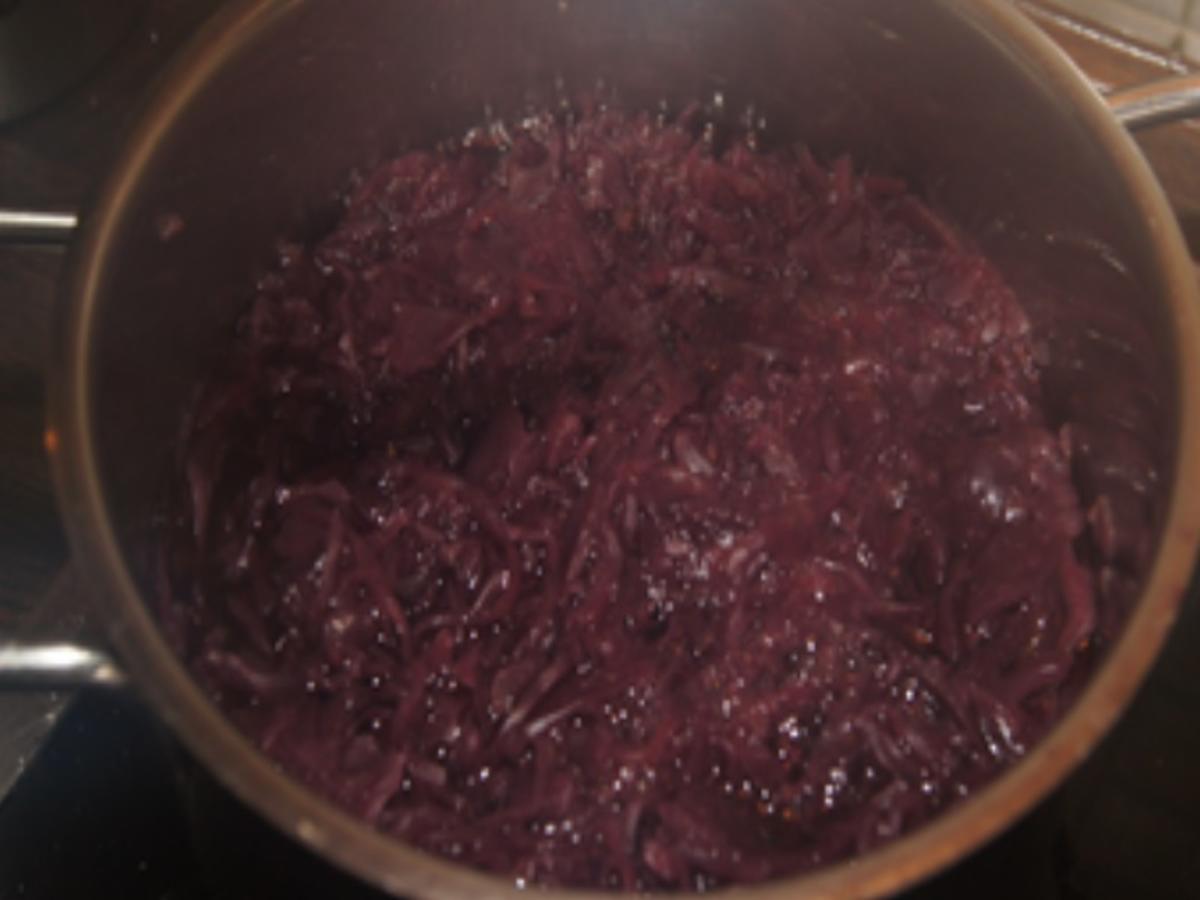 Rehkeule mit Rotweinsauce, Rotkohl und Kartoffelknödeln - Rezept - Bild Nr. 16