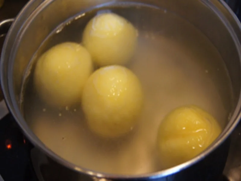 Rehkeule mit Rotweinsauce, Rotkohl und Kartoffelknödeln - Rezept - Bild Nr. 18