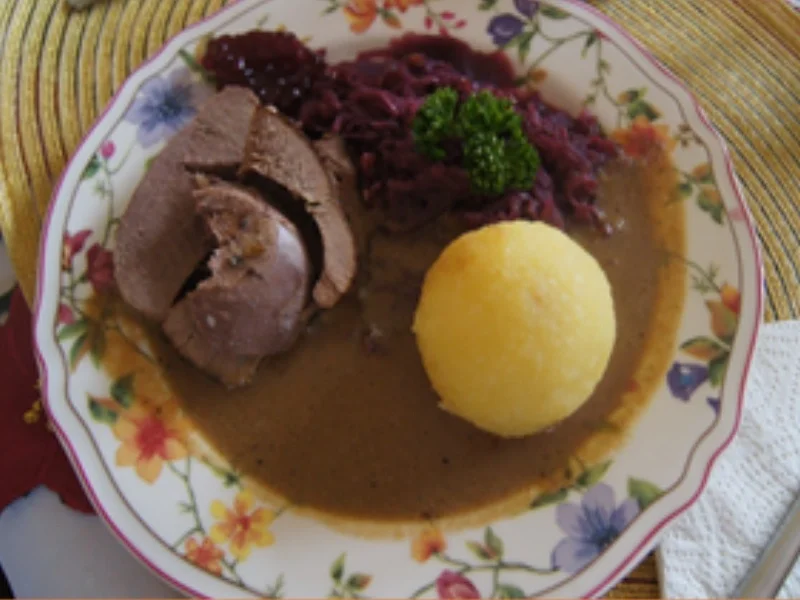 Rehkeule mit Rotweinsauce, Rotkohl und Kartoffelknödeln - Rezept - Bild Nr. 19