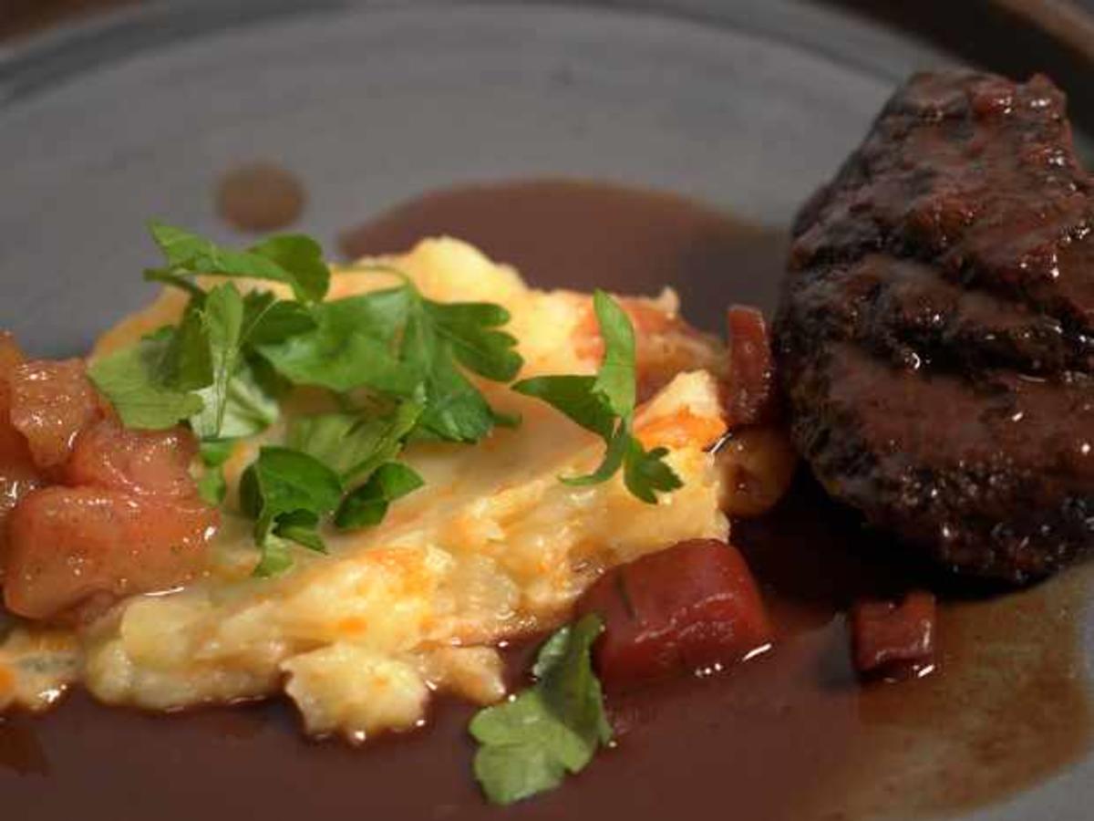 Sauerbraten mit Ochsenbäckchen, getrüffeltes Hot Spout und ...