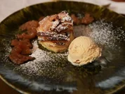 Ofenschlupfer mit Karamelläpfel und Honig-Walnuss-Eis - Rezept - Bild Nr. 2