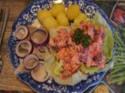 Heringsfilet mit gemischten Salat und Pellkartoffel-Drillingen - Rezept - Bild Nr. 2