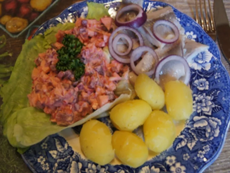 Heringsfilet mit gemischten Salat und Pellkartoffel-Drillingen - Rezept - Bild Nr. 9