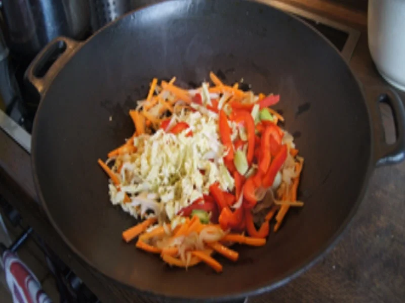 Rezept: Wok-Gemüsemix süß-sauer mit Eierstreifen und Mie-Nudeln Bild Nr. 16905 Wok-Gemüsemix süß-sauer mit Eierstreifen und Mie-Nudeln - Rezept - Bild Nr. 16905