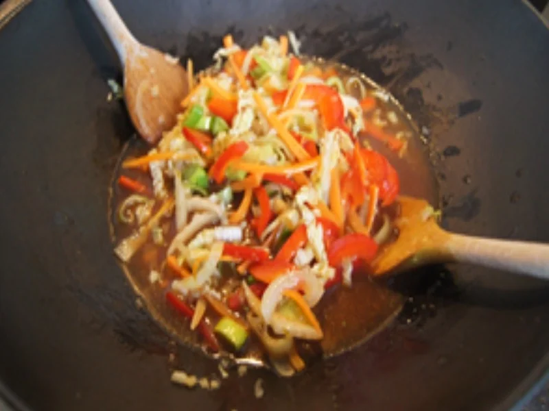 Rezept: Wok-Gemüsemix süß-sauer mit Eierstreifen und Mie-Nudeln Bild Nr. 16907 Wok-Gemüsemix süß-sauer mit Eierstreifen und Mie-Nudeln - Rezept - Bild Nr. 16907
