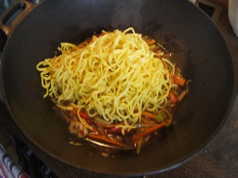 Rezept: Wok-Gemüsemix süß-sauer mit Eierstreifen und Mie-Nudeln Bild Nr. 16909 Wok-Gemüsemix süß-sauer mit Eierstreifen und Mie-Nudeln - Rezept - Bild Nr. 16909