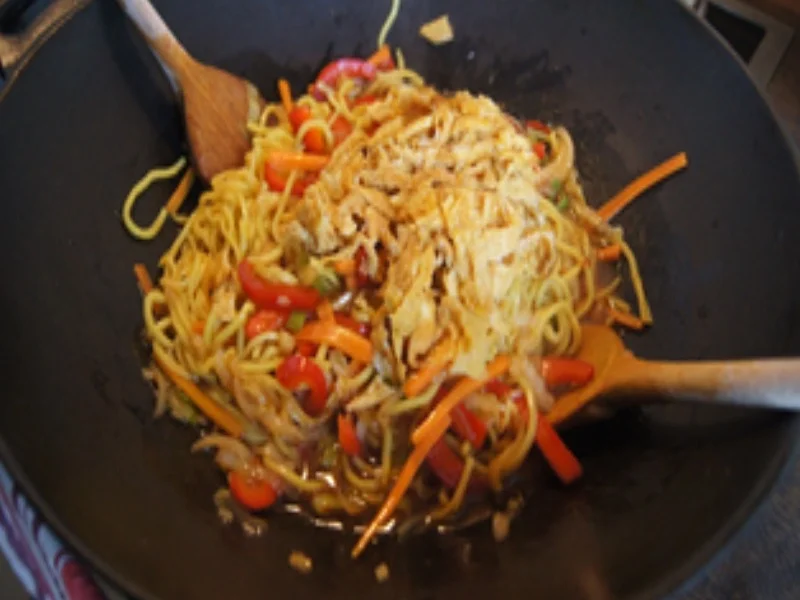 Rezept: Wok-Gemüsemix süß-sauer mit Eierstreifen und Mie-Nudeln Bild Nr. 16910 Wok-Gemüsemix süß-sauer mit Eierstreifen und Mie-Nudeln - Rezept - Bild Nr. 16910