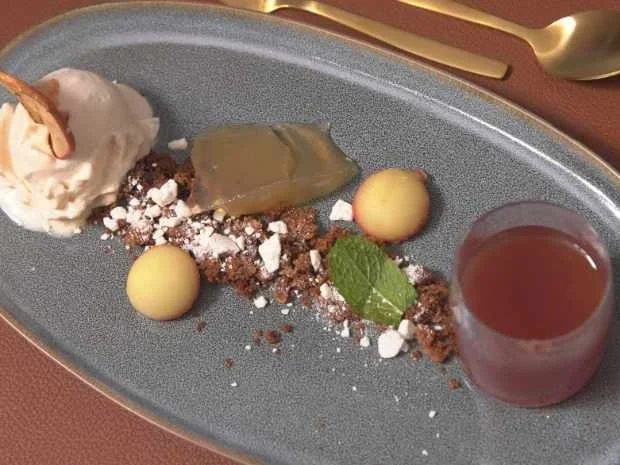 Pochierte Apfelbällchen mit Apfel-Eis und Apfel-Gel - Rezept - Bild Nr. 2