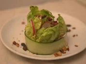 Veganer Caesar Salad mit karamellisiertem Dattel-Nuss-Crunch - Rezept - Bild Nr. 16893