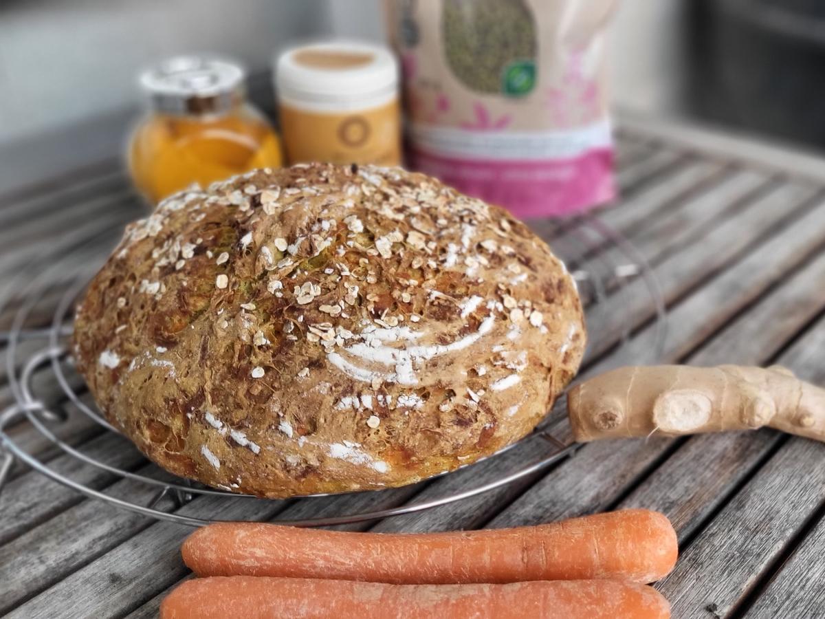 BiNe` S KNUSPRIG &amp; SAFTIGES MÖHRENBROT - schnell &amp; einfach - von Bine13100