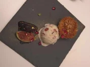 Walnusseis mit karamellisierten Feigen und Kadayif mit Pistazien - Rezept - Bild Nr. 2