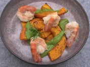 Gebackener Hokkaido-Kürbis mit Rucola-Pesto und gebratenen Garnelen - Rezept - Bild Nr. 16895