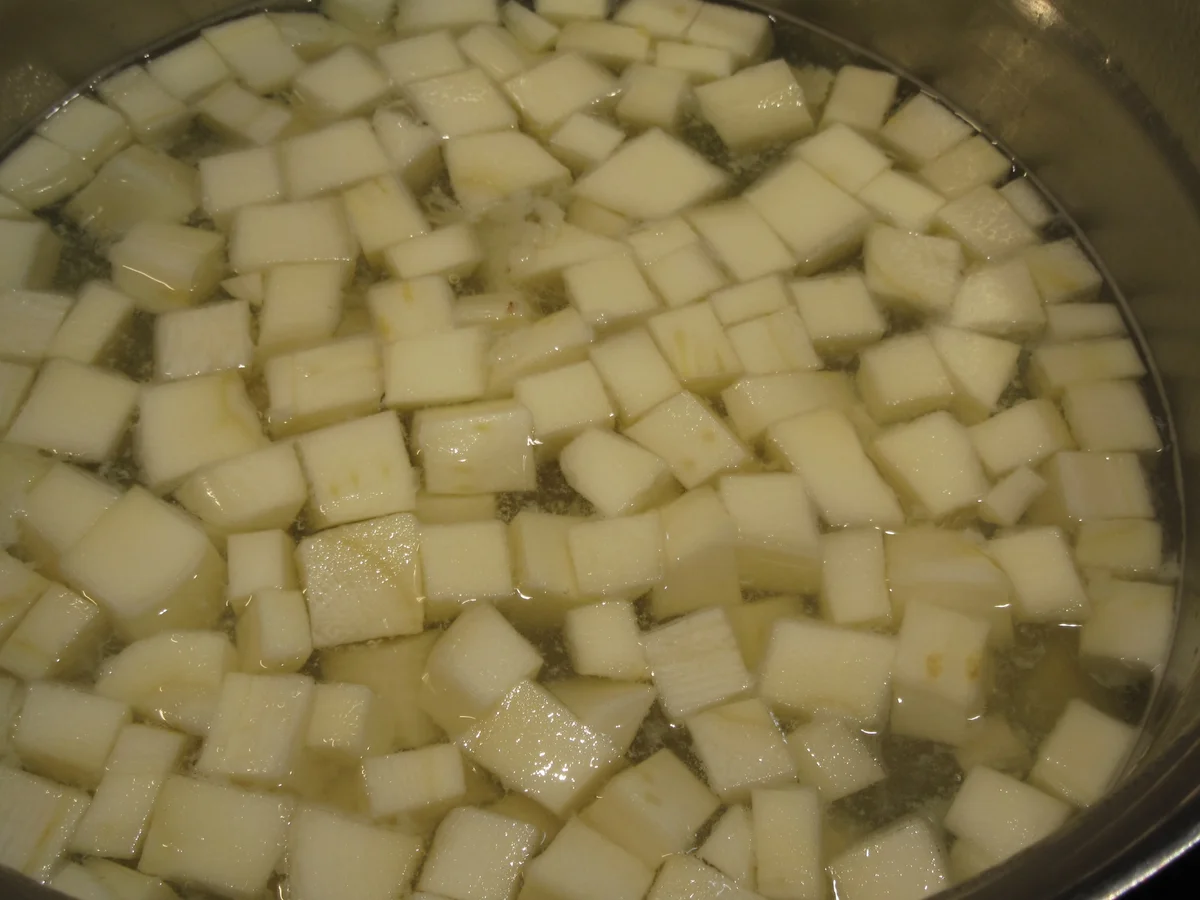 Rezept: Suppen: Kartoffel-Pastinakensuppe Bild Nr. 3 Suppen: Kartoffel-Pastinakensuppe - Rezept - Bild Nr. 3