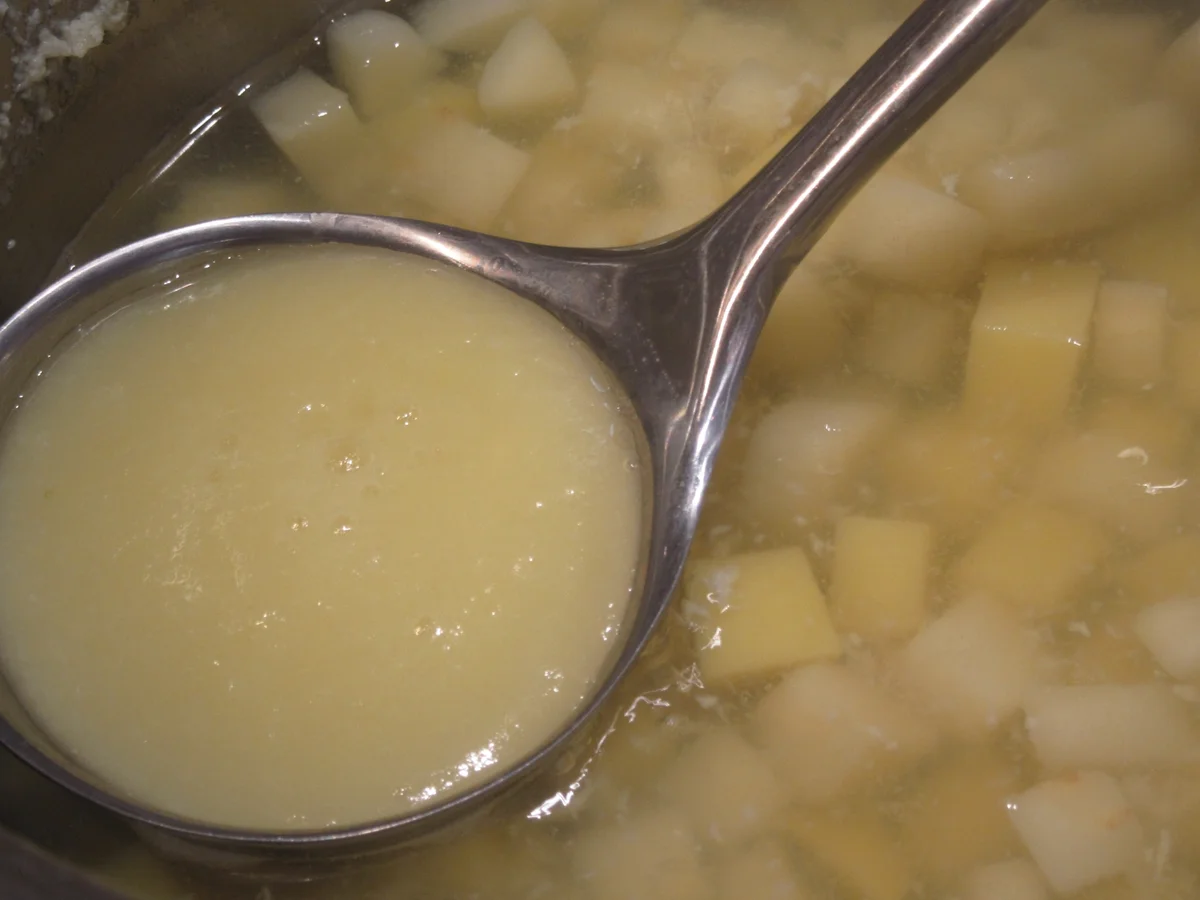 Rezept: Suppen: Kartoffel-Pastinakensuppe Bild Nr. 4 Suppen: Kartoffel-Pastinakensuppe - Rezept - Bild Nr. 4