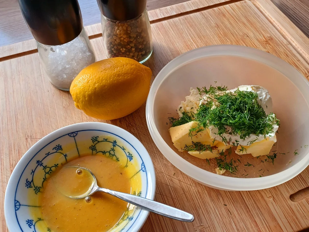 Lachshäppchen mit Frischkäse und Honig-Senf-Soße - Rezept - Bild Nr. 16899