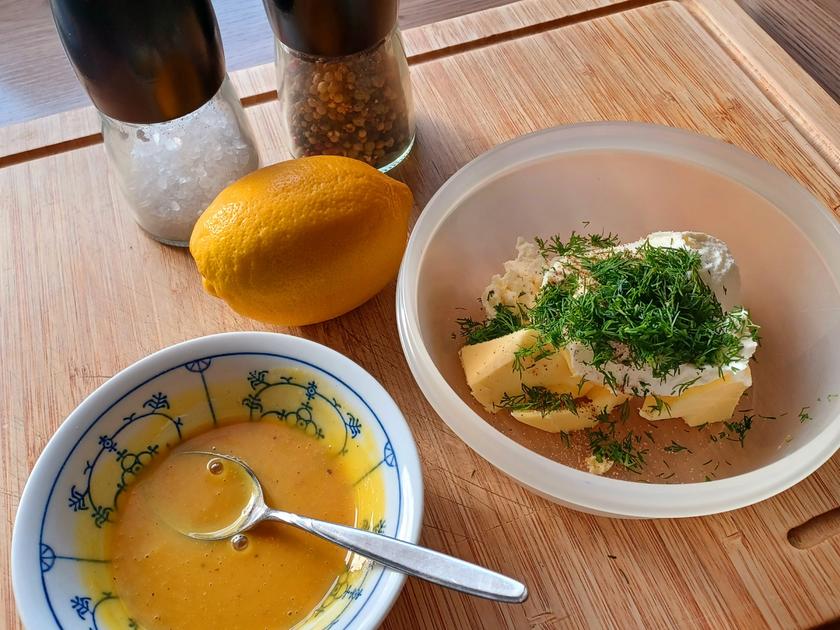 Lachshäppchen mit Frischkäse und Honig-Senf-Soße - Rezept