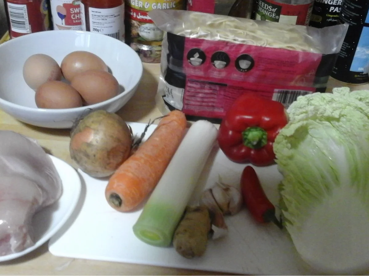 Rezept: Hähnchenbrustfilet mit Wok-Gemüsemix süß-sauer, Eierstreifen und Mie-Nudeln Bild Nr. 16896 Hähnchenbrustfilet mit Wok-Gemüsemix süß-sauer, Eierstreifen und Mie-Nudeln - Rezept - Bild Nr. 16896