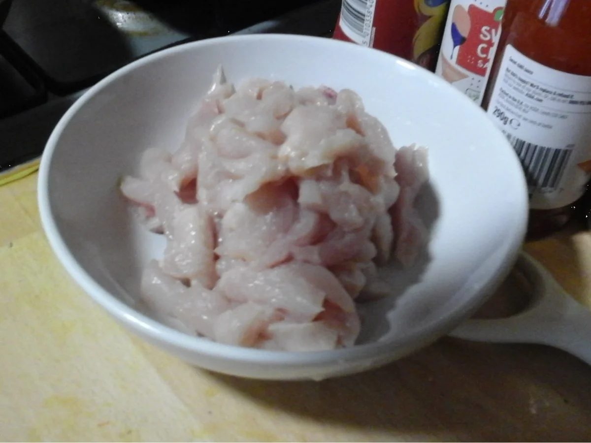 Rezept: Hähnchenbrustfilet mit Wok-Gemüsemix süß-sauer, Eierstreifen und Mie-Nudeln Bild Nr. 16898 Hähnchenbrustfilet mit Wok-Gemüsemix süß-sauer, Eierstreifen und Mie-Nudeln - Rezept - Bild Nr. 16898