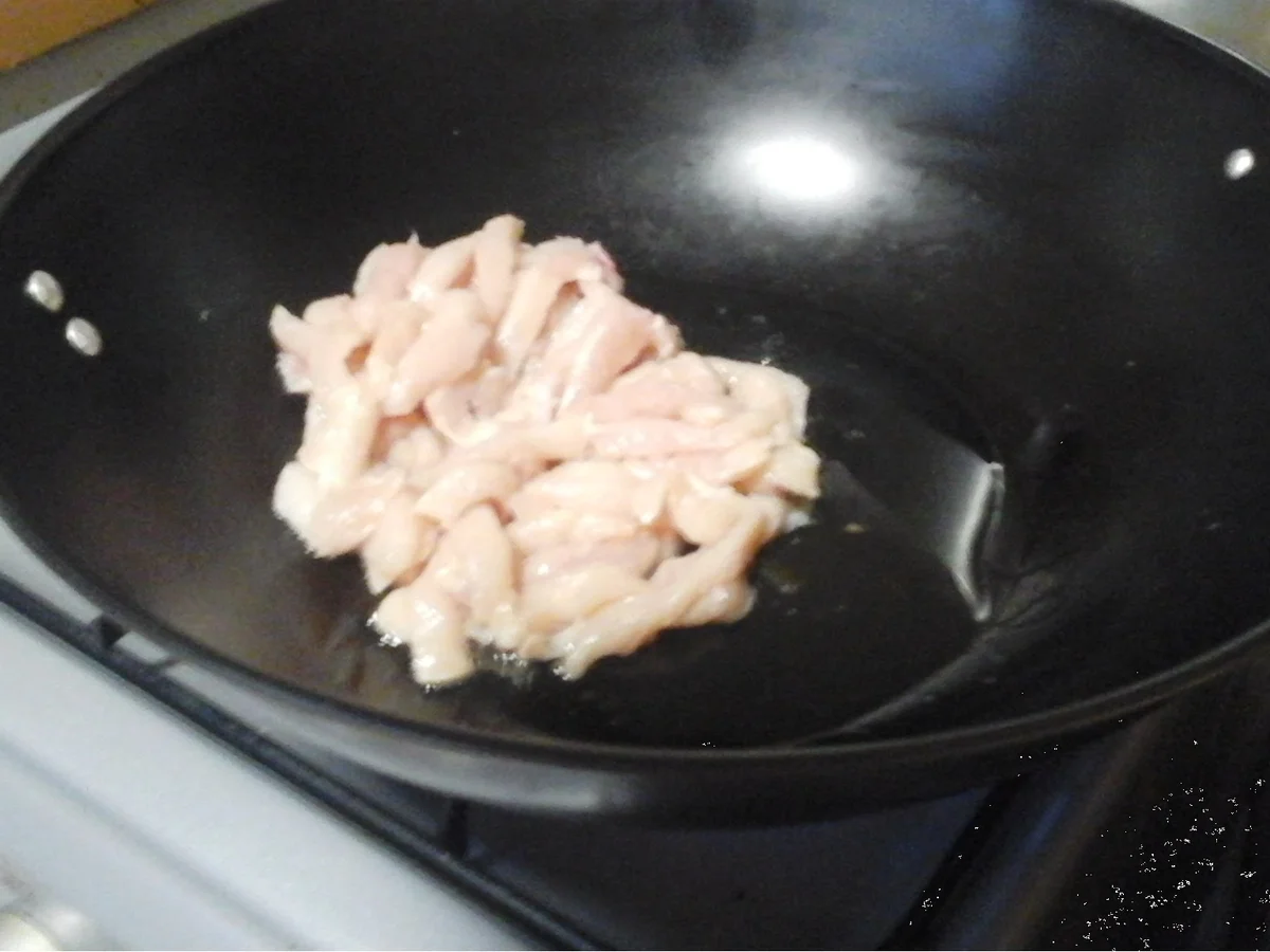 Rezept: Hähnchenbrustfilet mit Wok-Gemüsemix süß-sauer, Eierstreifen und Mie-Nudeln Bild Nr. 16899 Hähnchenbrustfilet mit Wok-Gemüsemix süß-sauer, Eierstreifen und Mie-Nudeln - Rezept - Bild Nr. 16899