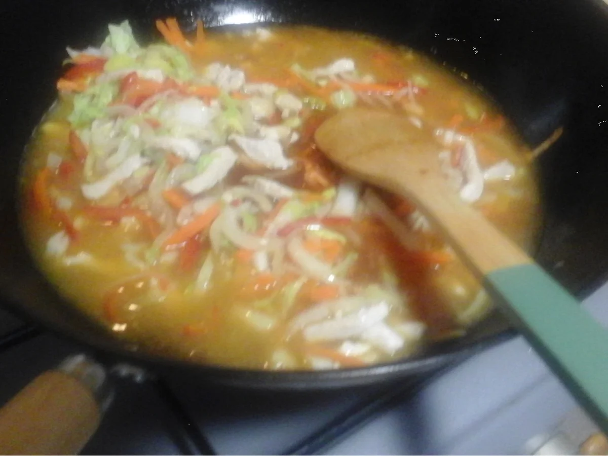 Rezept: Hähnchenbrustfilet mit Wok-Gemüsemix süß-sauer, Eierstreifen und Mie-Nudeln Bild Nr. 16906 Hähnchenbrustfilet mit Wok-Gemüsemix süß-sauer, Eierstreifen und Mie-Nudeln - Rezept - Bild Nr. 16906