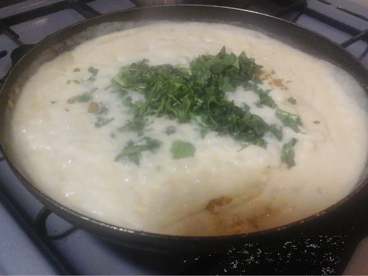 Gekochte Eier mit Sahne-Bechamel-Kartoffeln, gebratenen Blumenkohl und gemischten Salat - Rezept - Bild Nr. 4