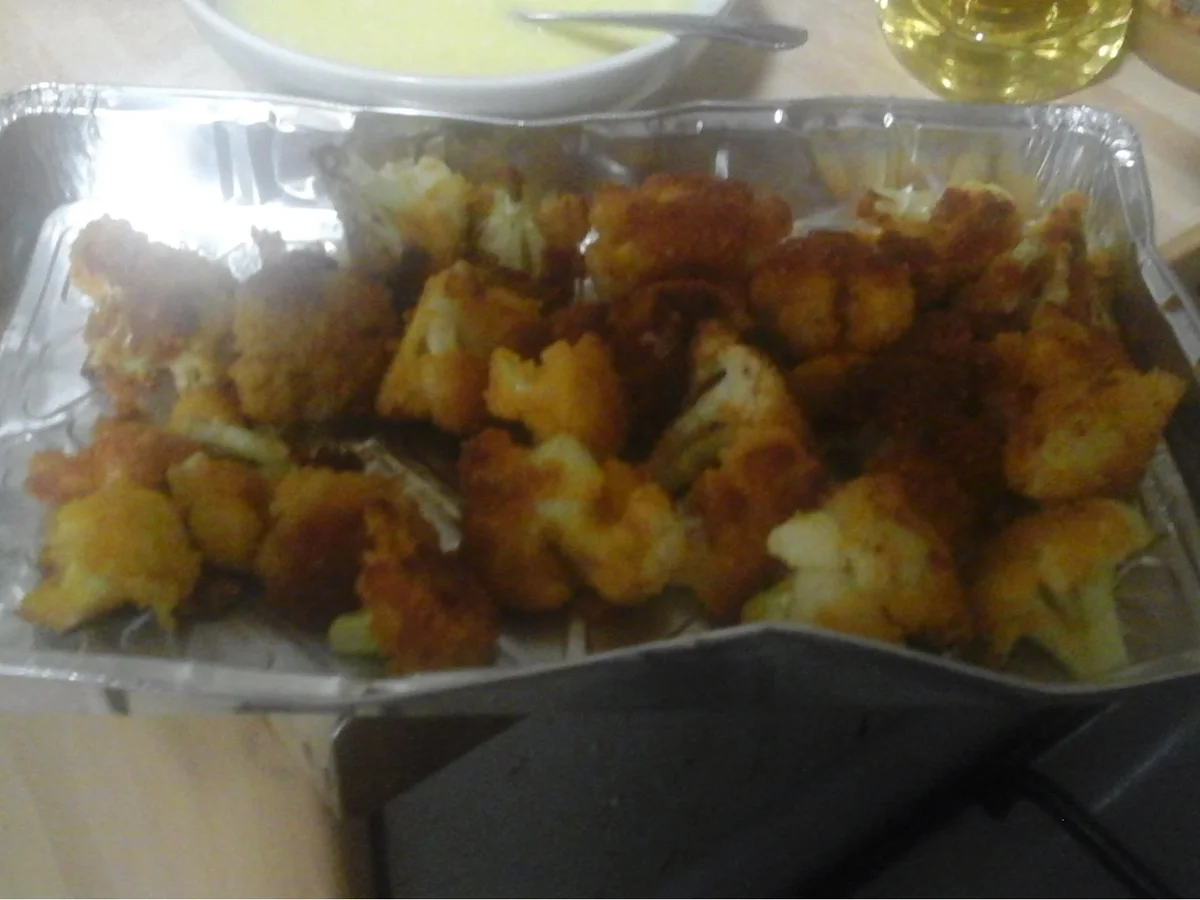 Gekochte Eier mit Sahne-Bechamel-Kartoffeln, gebratenen Blumenkohl und gemischten Salat - Rezept - Bild Nr. 7