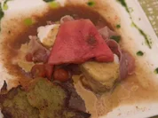 Seeteufel mit Melonen-Kirschtomaten-Ragout und Strauchtomaten-Fumet - Rezept - Bild Nr. 2