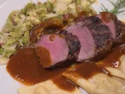 Rehrücken mit Birnenravioli und Rosenkohl-Speck-Gemüse - Rezept - Bild Nr. 2